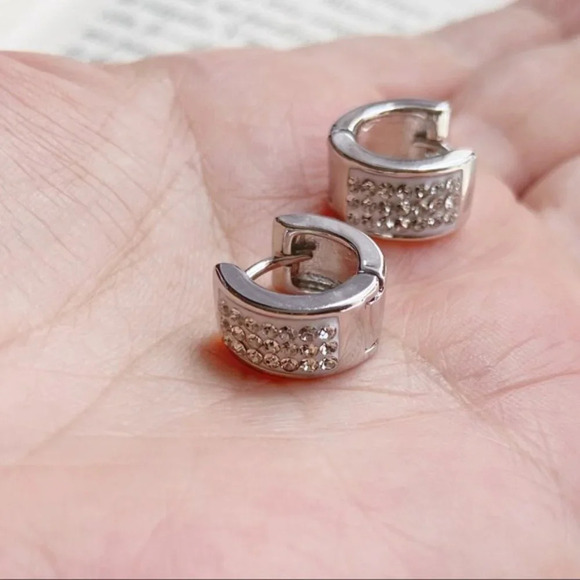 Small Silver statement diamond zirconia pave chunky Huggies mini hoops earrings - Picture 2 of 5